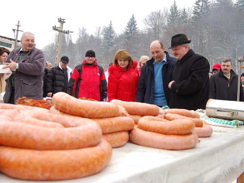 Foto Traian Basescu - pomana porcului Balvanyos